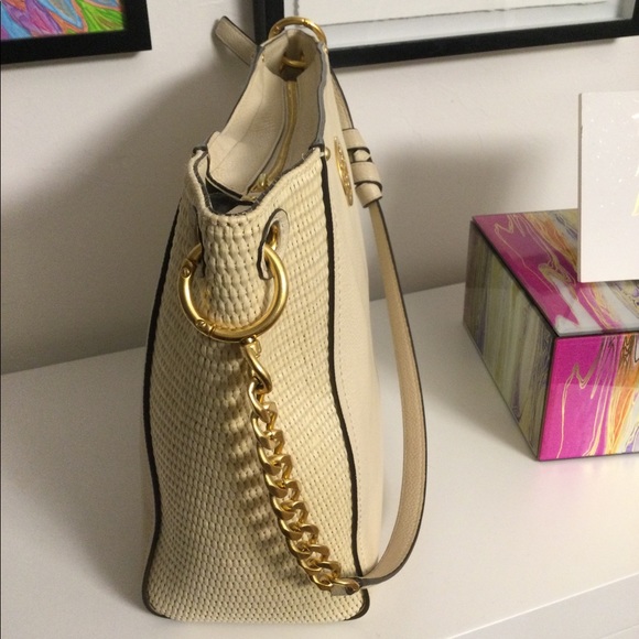 Tory Burch Everly handbag. 10.5x12x5. EUC SOLD - Picture 2 of 6